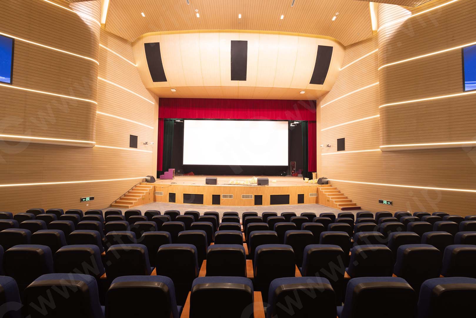 line array speakers