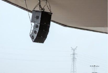 Оптовые линейные массивы динамиков: революция в профессиональных звуковых системах
